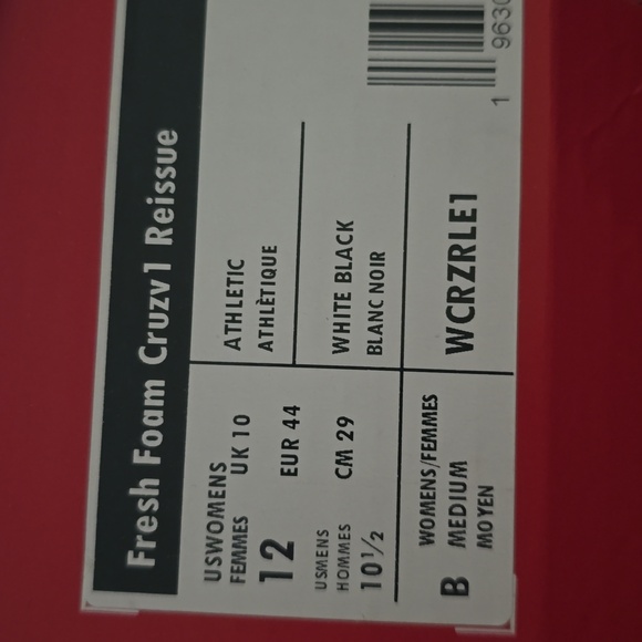 Ladies New Balance shoes - Picture 4 of 7